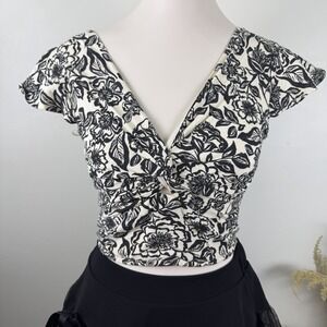 Midnight Sky Size Small Black & White Floral Linen Smocked Crop Top